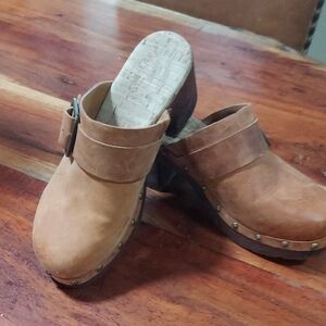 Kork-Ease Tan Leather Mules with Buckle